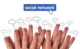 Finger mit Gesichtchen, Sprechblasen. Oben "social network" Schildchen mit Klick-Hand.