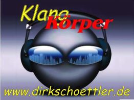 Kugelförmiges Gesicht mit Kopfhörern, Schriftzug "Klanga Körper", Webseite: www.dirkschoettler.de.