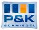 Logo mit blauen und orangefarbenen Balken, darunter Text "P&K Schmiedel".