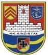 Wappen mit Burg und Symbolen, blau-gelber Wellenlinie und Schrift "RK-Kinzigtal".
