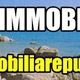 Spiaggia con acqua blu, scritta "PUNTO IMMOBILIARE" e sito web "immobiliarepunto.com".
