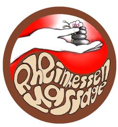 Rundes Logo: Hand mit Massage-Steinen, Text "Rheinhessen Massage" in geschwungenen Buchstaben.