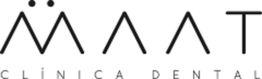 Logotipo de "Maat Clínica Dental" en letras negras sobre fondo blanco.