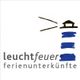 Logo mit stilisiertem Leuchtturm und Schriftzug "leuchtfeuer ferienunterkünfte".