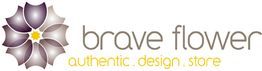 Blumenlogo mit Text "brave flower - authentic. design. store" in lila und gelb.