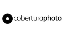 Logo de Cobertura Photo con texto negro y un círculo negro a la izquierda sobre fondo blanco.