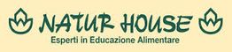 Logo di "Natur House" con scritta "Esperti in Educazione Alimentare" su sfondo beige.