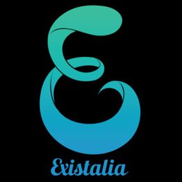 Logotipo azul y verde con forma de "E" con el texto "Existalia". Fondo negro.