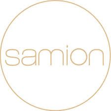 Weißer Hintergrund mit einem goldenen Kreis und dem Schriftzug "samion" in der Mitte.