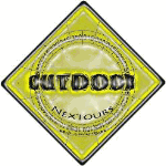 Rautenförmiges Logo mit gelbem Hintergrund und dem Text "OUTDOOR NEXTOURS".