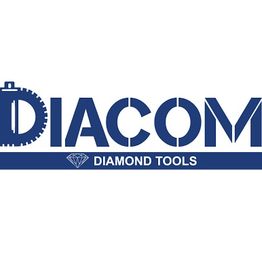 Logo van Diacom Diamond Tools met een diamant en zaagblad, in blauwe letters weergegeven.