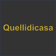 Testo giallo "Quelldicasa" su sfondo nero.