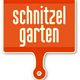 Rotes Schild mit dem Text "schnitzel garten" in weißer Schrift.