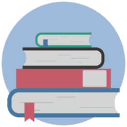 Gestapelte Bücher vor einem blauen Hintergrund.