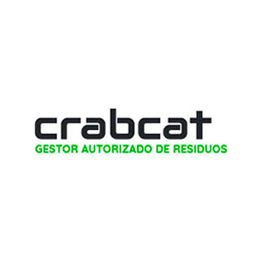 Logo de Crabcat, gestor autorizado de residuos, letras negras y verdes.