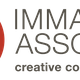 Logo di Immagine Associati con simbolo stilizzato su sfondo rosso e testo "creative communication".