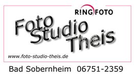 Logo von Foto Studio Theis mit Kontaktinformationen und Website-Link.