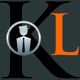 Logo mit großen Buchstaben "K" und "L", einer Figur in einem Kreis, Hintergrund dunkelgrau.