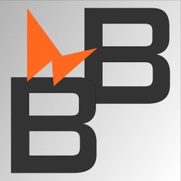 Logo mit zwei schwarzen "B"s und orangefarbenem Blitz auf grauem Hintergrund.