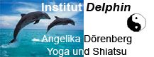 Delfine im Meer mit "Institut Delphin - Angelika Dörenberg, Yoga und Shiatsu" Text und Yin-Yang-Symbol.