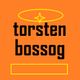 Orange Grafik mit schwarzem Text "torsten bossog", einem Sternsymbol und gelbem Rechteck.