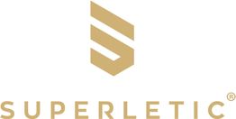 Logo von "SUPERLETIC" in goldener Schrift unter einem stilisierten goldenen Symbol.