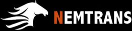 Logo med hvidt hestehoved og teksten "NEMTRANS" i hvid og orange på sort baggrund.