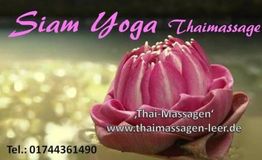 Lotusblüte auf Wasser mit Text "Siam Yoga Thaimassage" und Kontaktdaten.