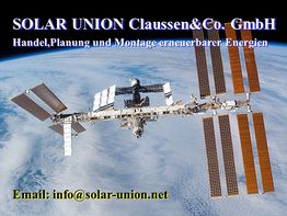 Satellitenbild mit Solarmodulen im Weltraum und Firmeninformationen von Solar Union Claussen.