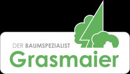 Logo mit der Aufschrift "Der Baumspezialist Grasmaier" und grünen Baumgrafiken.