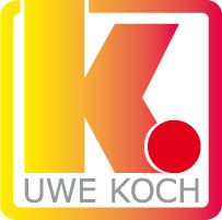 Logo mit dem Buchstaben „K“ in Gelb-Rot-Verlauf und rotem Punkt, darunter der Text „UWE KOCH“.