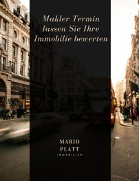 Eine belebte Stadtstraße bei Sonnenuntergang, Text: "Makler Termin für Immobilienbewertung".