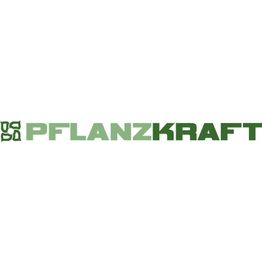 Textlogo "PFLANZKRAFT" in Grüntönen, links daneben ein stilisiertes Blattmotiv.