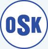 Logo mit blauen Buchstaben "OSK" in einem Kreis auf weißem Hintergrund.