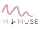Logo con "M de MUSE" en colores pastel y una línea ondulada en rosa.