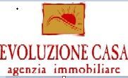 Logo di agenzia immobiliare "EVOLUZIONE CASA" con disegno di sole stilizzato.