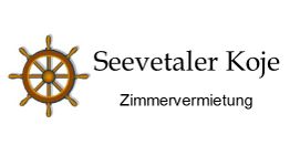 Logo mit einem Steuerrad, daneben steht: "Seevetaler Koje Zimmervermietung".