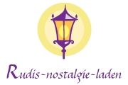 Grafik mit violetter Laterne und Schriftzug "Rudis-nostalgie-laden" auf gelbem Kreis.