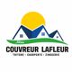 Logo d'une entreprise de toiture avec un soleil derrière des maisons et le texte "Couvreur Lafleur".