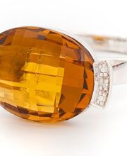 Besonders hochwertig mit Diamanten