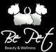 Logo con due sagome di cani bianchi e testo "Be Pet Beauty & Wellness" su sfondo nero.