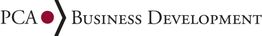 Logo mit Text: "PCA Business Development", mit rotem Punkt und Pfeil.