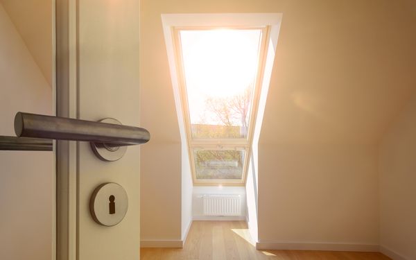 Die Rolle von Dachfenstern bei der Raumklimaregulierung: Chancen für Architekten und Planer