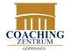 Logo mit Text: "Coaching Zentrum Göppingen" in Blau, Grafik eines goldenen Gebäudes.