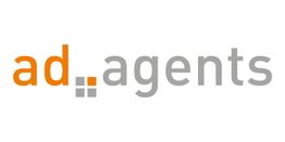 Logo mit Text "ad agents" in orange und grau, mit quadratischen Mustern neben "ad".