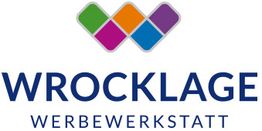 Logo der Wrocklage Werbewerkstatt mit bunten Quadraten oben.