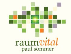 Logo mit grünen Pixeln und Schriftzug "raumvital paul sommer" in Grün und Orange.