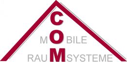 Logo in Form eines Dachs mit dem Text "COM Mobile Raumsysteme" in Rot und Grau.