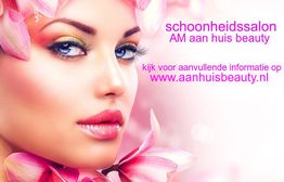 Vrouw met roze bloemen en make-up, tekst over schoonheidsalon en website.