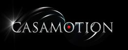 Schwarzer Hintergrund mit "CASAMOTION"-Schriftzug in silberner Optik, roter Punkt im Buchstaben "O".